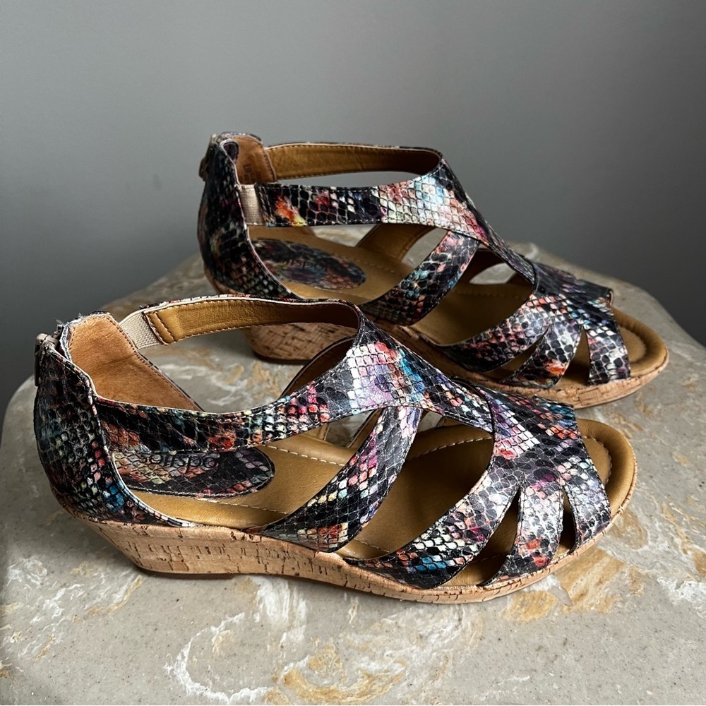 Softspots 8.5 wide sandals strappy open-toe rainbow snakeskin print cork wedge - Picture 2 of 11